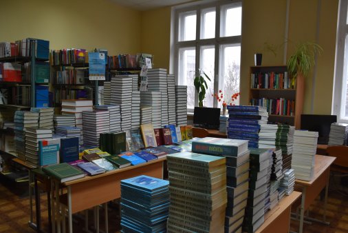 1000 підручників отримала бібліотека медичного університету